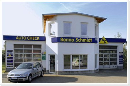 Vorderansicht , Büro und Kundenbereich fertiggestellt 12/2010 Vorderansicht , Büro und Kundenbereich fertiggestellt 12/2010